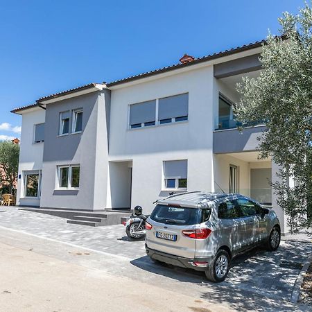 Apartman Suzi Pula Buitenkant foto