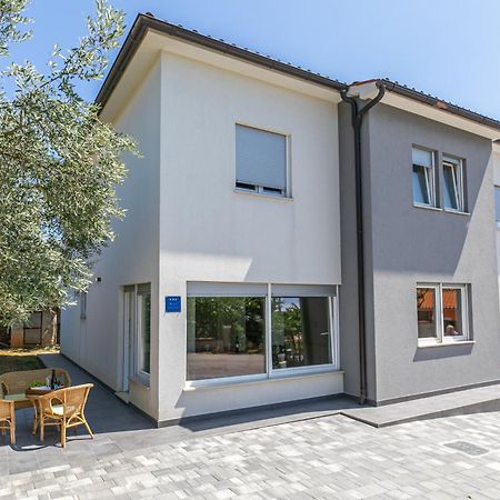 Apartman Suzi Pula Buitenkant foto