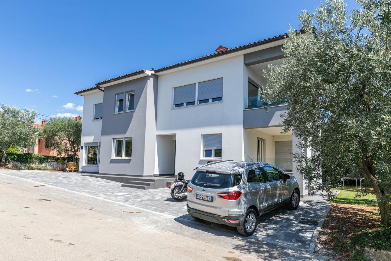 Apartman Suzi Pula Buitenkant foto