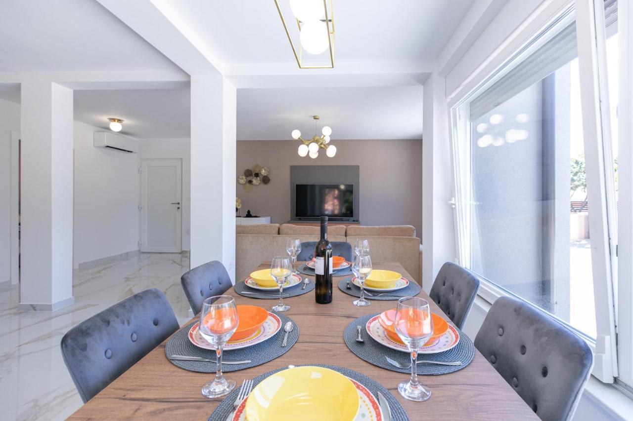 Apartman Suzi Pula Buitenkant foto