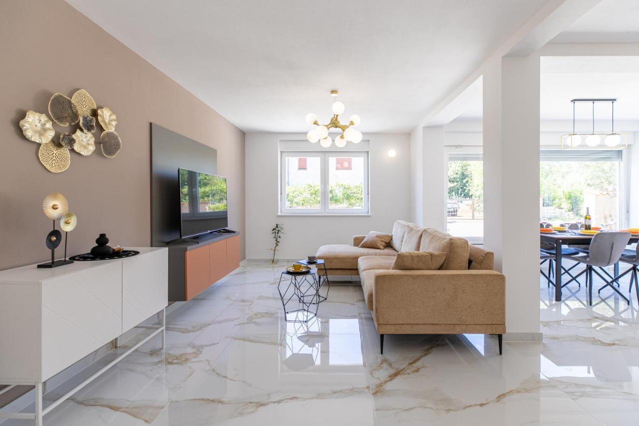 Apartman Suzi Pula Buitenkant foto