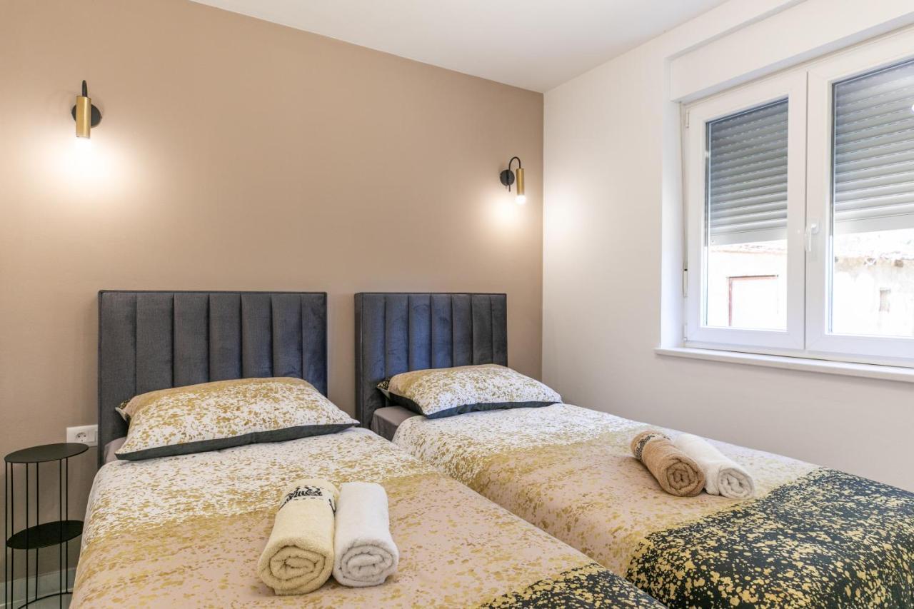Apartman Suzi Pula Buitenkant foto