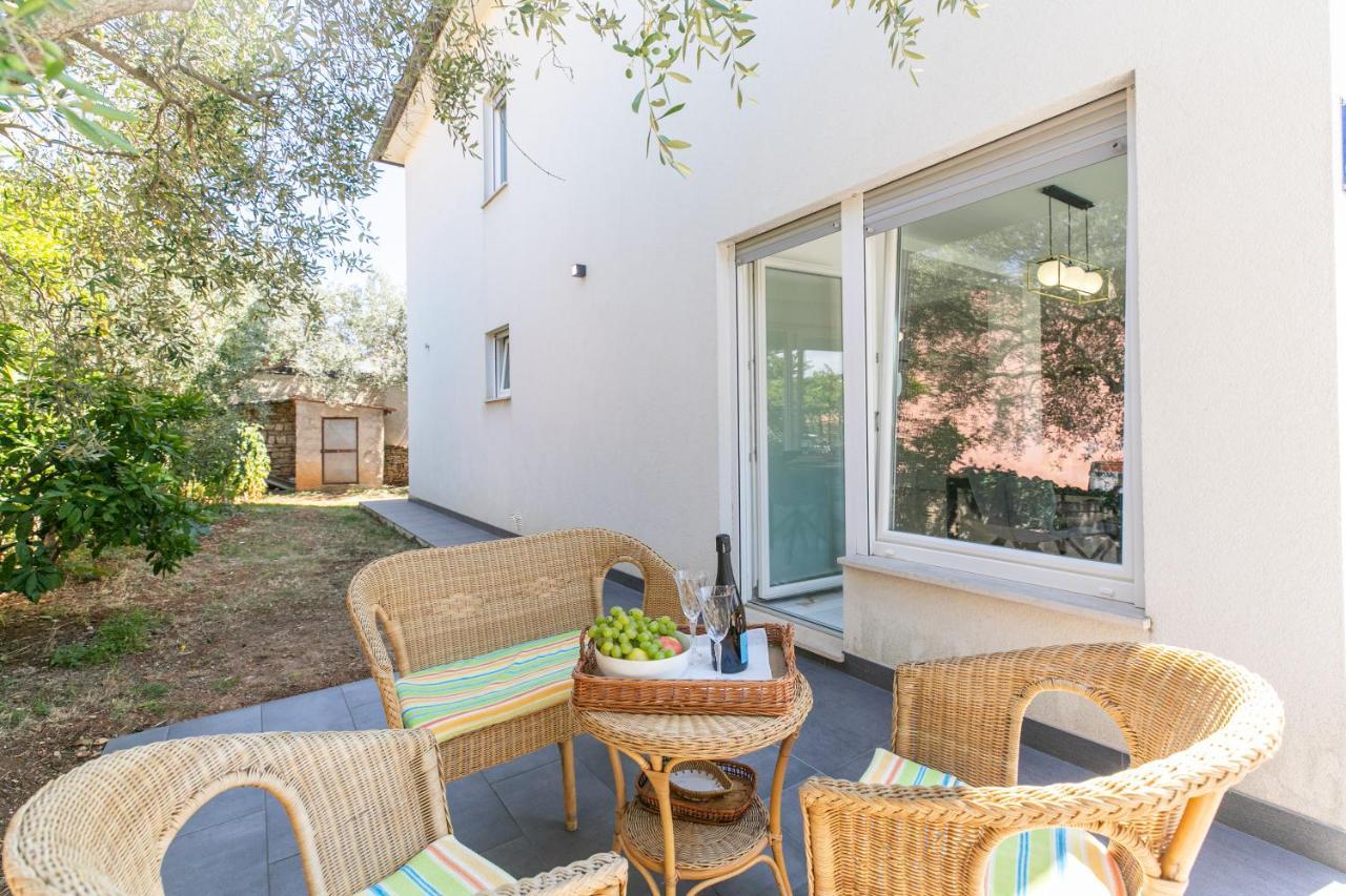 Apartman Suzi Pula Buitenkant foto