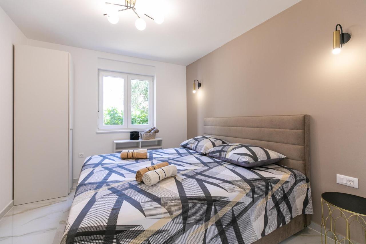 Apartman Suzi Pula Buitenkant foto