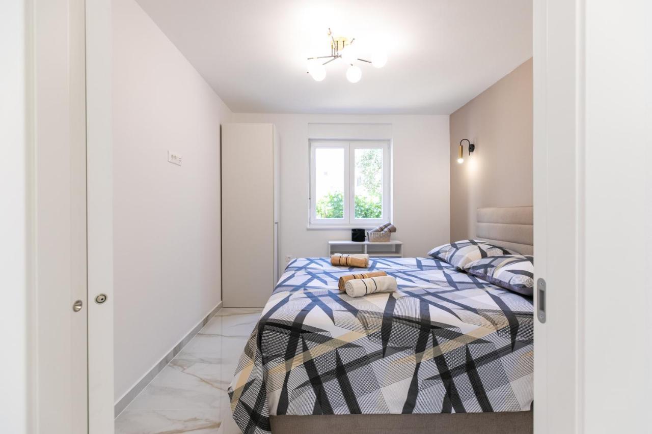 Apartman Suzi Pula Buitenkant foto